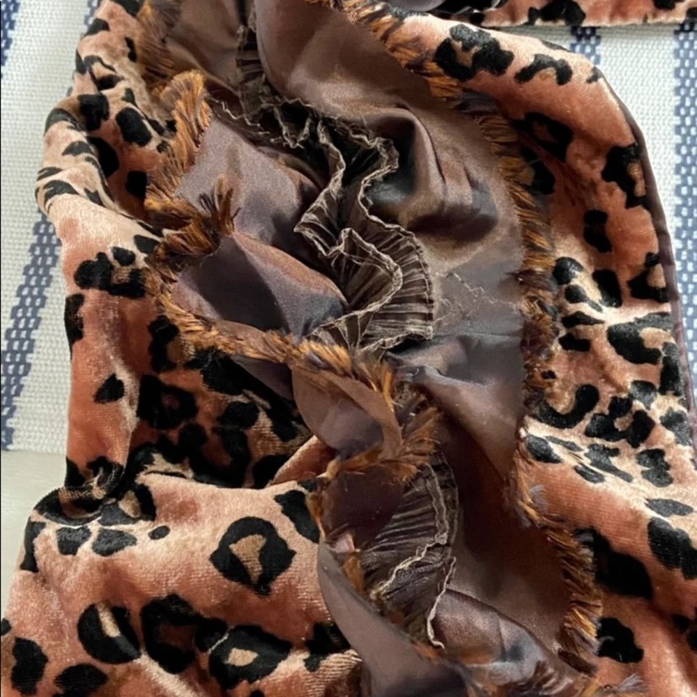 LEOPARD PRINT SCARF - Picture 6 of 10